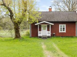 Cozy cottage with nature and grazing animals just around the corner, holiday home in Ryssby