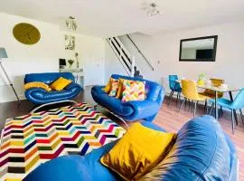 Mayfair Place - Cosy 3 Bedroom House with Free Parking