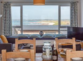 Pass the Keys Sea View Apartment in centre of Rhosneigr、ロスナイグルのアパートメント