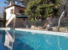 Etoilevacances gites Tournesol en Olive, hotell med pool i Saint-Cézaire-sur-Siagne