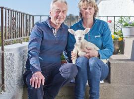 Kents Bank Holiday - Pet Friendly with Bay Views, hotel di Grange Over Sands