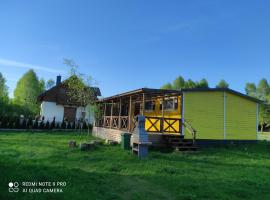 Domek letniskowy - żółty-całoroczny, viešbutis su vietomis automobiliams mieste Stegers
