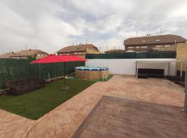 Warner,piscina, aire ac, barbacoa, chillout, 400m patio, hotel conveniente a Seseña