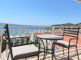 Sea and mountain view apartments: Duće şehrinde bir kiralık sahil evi