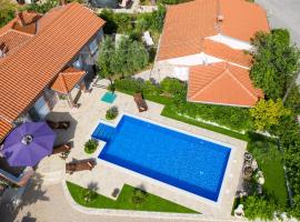 Villa with private swimming pool, sauna and jacuzzi, hotel in Dobrinj