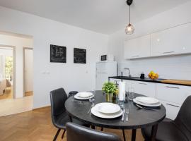 Apartment Ana, hotel i Vantačići