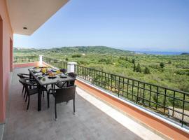 Spacious House with extraordinary view in Corfu, hotel sa parkingom u gradu Neochorákion