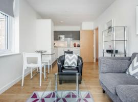 Roomspace Serviced Apartments - Swan House, íbúð í Leatherhead