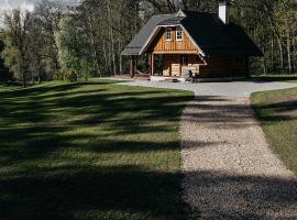 "Gaujmale" sauna house in nature, feriehus i Iļķene