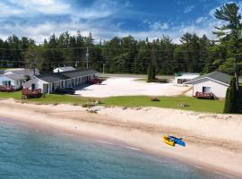 North Winds Motel, hotel amb piscina a Mackinaw City