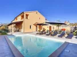Villa mit privatem Pool, Spielplatz, WLAN, Klima, BBQ, hotel a prop de Aeroport de Pula, 