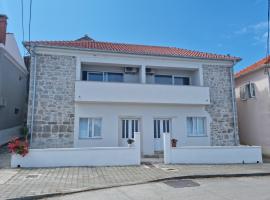 Kamena kuća Pandorovica, hotel din Kali