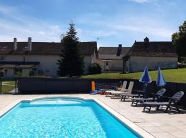 Gites Le Clos de Lamie avec 2 piscines privées, hotel com estacionamento em Fossemagne