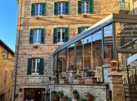 RESIDENCE IL GROTTINO, serviced apartment in Gualdo Cattaneo