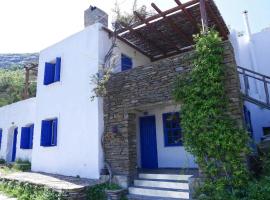 Traditional Village House On Kea, cottage in Milopótamos