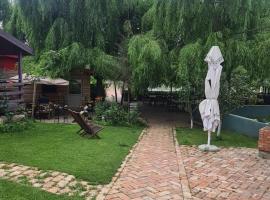 Enpi Lake Resort, hotel a prop de Staţia de Cale Ferată Petreşti, a Iaşi