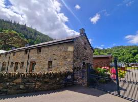 Glandwr Cottage at Hendre Rhys Gethin، بيت عطلات في بيتوَس واي كود