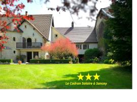 Doubs Le Cadran Solaire, gite ROMANCE class 3 étoiles，Sancey-le-Grand的有停車位的飯店