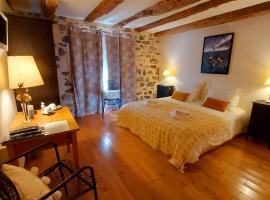 Le Mas de Rigoulac chambre Zen SPA sur réservation, cheap hotel in Bouyssounouse