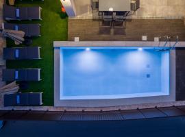 Anna's Residence with Private Pool, hotel keluarga di Atsipopoulo
