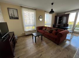 Cozy apartment close to Gdansk & Airport: Gdańsk şehrinde bir otoparklı otel