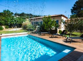 Les Manaux en Provence, hotel v destinaci Roquevaire