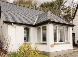Boatman's Cottage, pet-friendly hotel in Coillemore