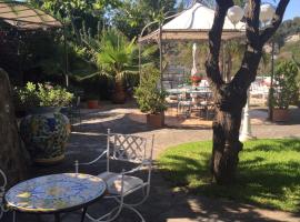 Esclusiva Luxury Villa con giardino, hotel in Ischia