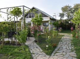 Beachfront, Tirana Guest House, hótel í Velipojë