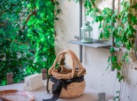 AGRIB&B Il Pomo d'oro, glamping site in Assemini