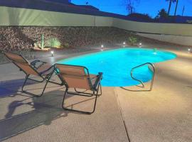 Relax and Unwind - Pool - New - Central - Spacious, hotel sa Lake Havasu City