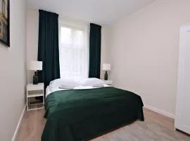 Elegancki Apartament 3city z Parkingiem w Sopocie Blisko Plaży by Noclegi Renters