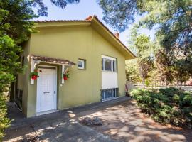 BELUGA HOUSE, cottage in Skala Rachoniou