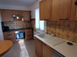 PROVENCE, SOLEIL ET LUBERON !!! Coin jardin 3 Lits 2 Chambres 80 m2, апартаменти у місті Cheval-Blanc