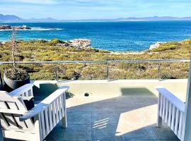 11 WESTCLIFF RENTALS, íbúð í Hermanus