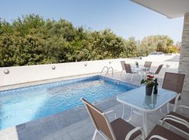 Cosy Paphos Villa - By IMH Travel & Tours: Baf'ta bir otel