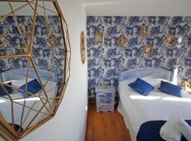 LA MAR SALADA、ラストレスのホテル