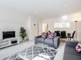 Roomspace Serviced Apartments - Royal Swan Quarter, Ferienwohnung in Leatherhead