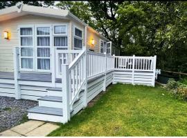 Prenteg에 위치한 호텔 Snowdonia Holidays Caravan Hire - Aberdunant Park - 34 The Green