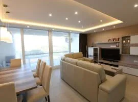 Wileg 4B Luxury Two Bedroom Apartment with Shared Swimming Pool.