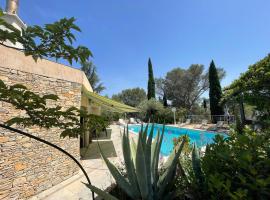 Villa climatisée avec piscine sur les hauts de Nîmes: Nîmes şehrinde bir kiralık sahil evi