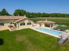 Holiday House Mateo with Private Pool