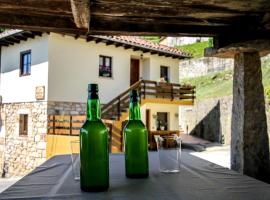 Apartamentos 'Los Balcones de Nieda 2', country house in Cangas de Onís