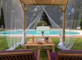 La Ginestra di Valerio - Chianti villa with large Pool & Wifi, cheap hotel in Zambra