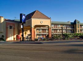 Hotel Heritage, motel i El Monte