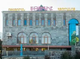 Syuniq Hotel