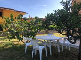 Private apartment with garden, hotel in Cannigione