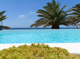 Sol Eterno - luxury Aparmtent with direct oceanview and extra services, luxury hotel in Costa Teguise