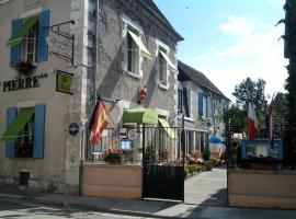Hostellerie Saint Pierre, hotel v destinaci Cravant