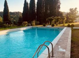 Tuscia Castle Apartments, Ferienunterkunft in Roccalvecce